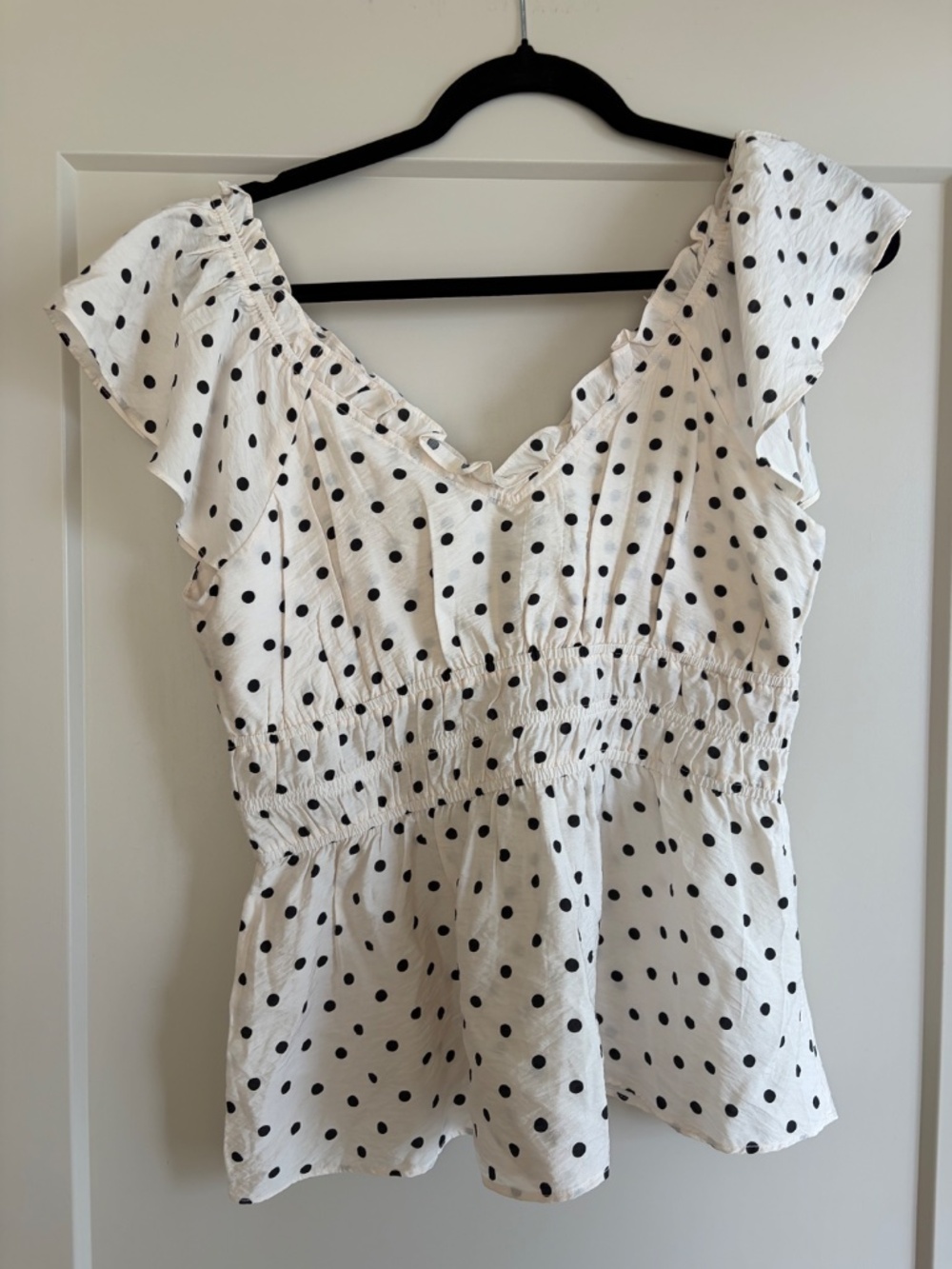 Vneck top L - Picture 4 of 4